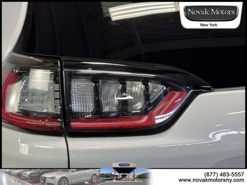 Used 2022 Jeep Cherokee Limited AWD/4WD image 11