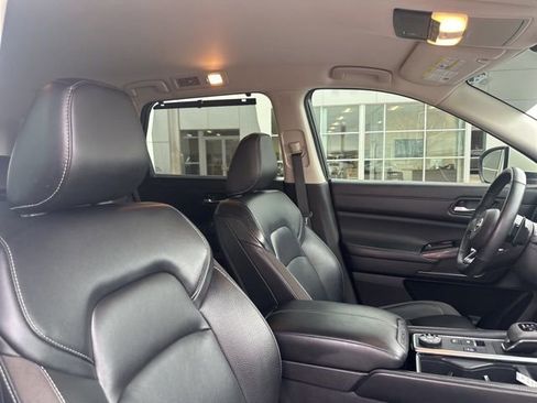 Used 2023 Nissan Pathfinder SL image 9
