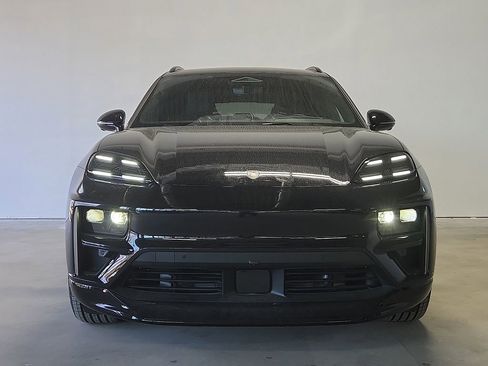 New 2026 Porsche Macan Turbo Electric image 8