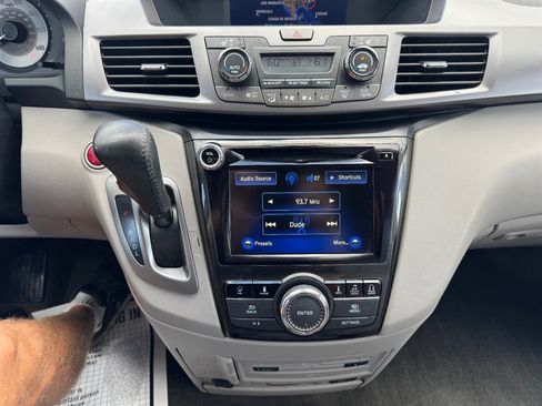 Used 2014 Honda Odyssey Touring image 17