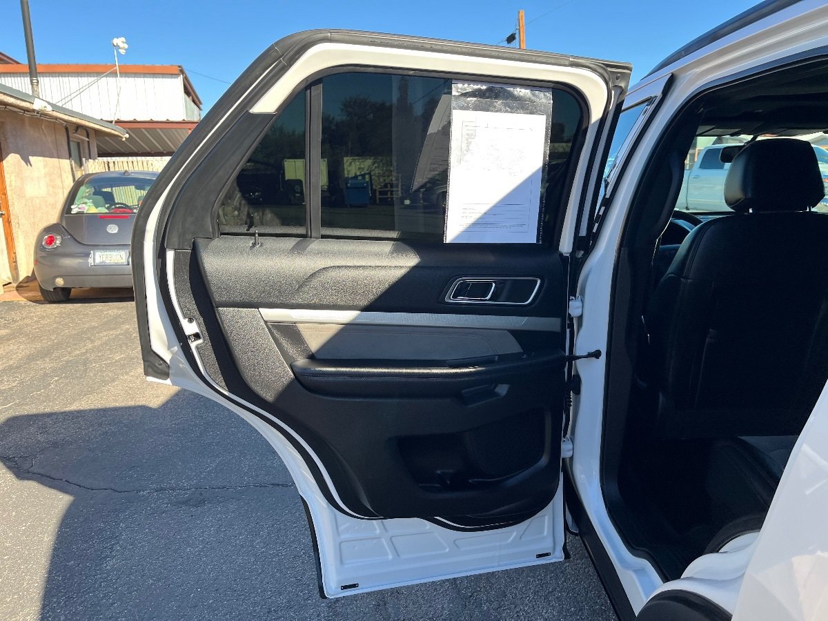 Used 2017 Ford Explorer XLT w/ Equipment Group 202A FWD image 32