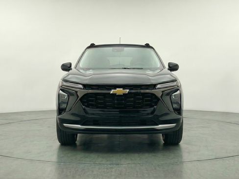 Used 2025 Chevrolet Trax LT w/ LT Convenience Package image 2