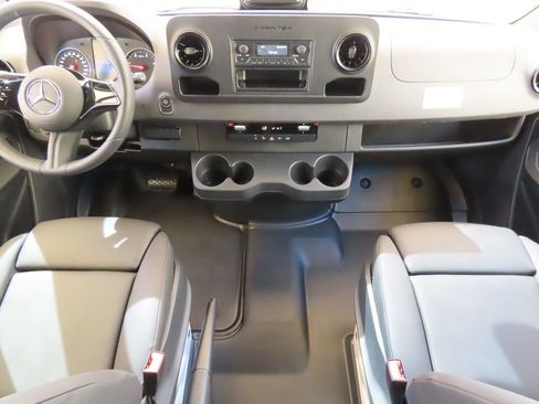 Used 2025 Mercedes-Benz Sprinter 2500 image 13
