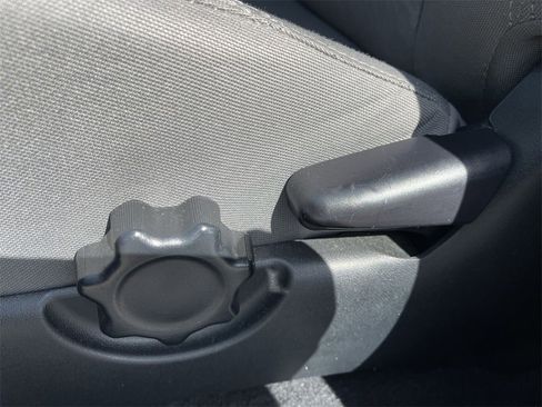 Used 2022 Toyota Tacoma SR image 12