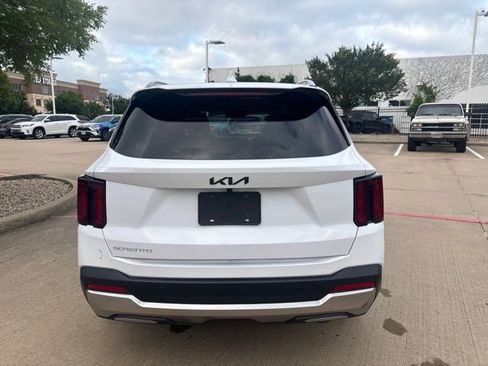 Used 2025 Kia Sorento EX w/ Panoramic Sunroof Package FWD image 6