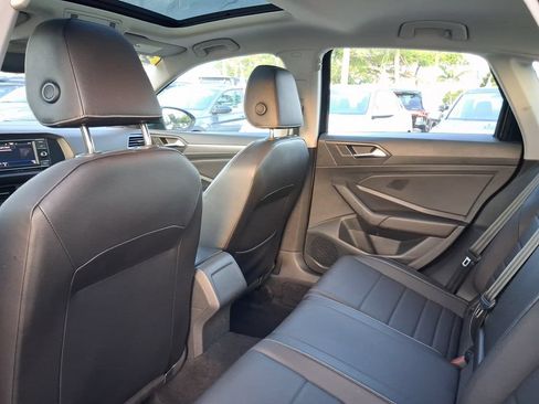 Used 2023 Volkswagen Jetta SE FWD image 7