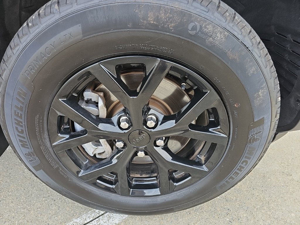 Certified 2025 Jeep Grand Cherokee L Altitude AWD/4WD image 3