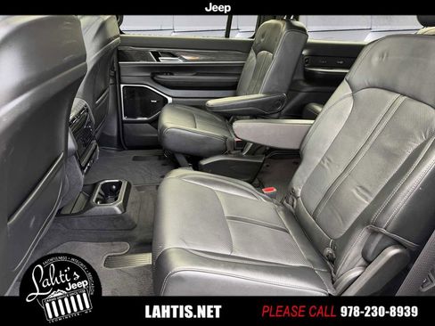 Used 2022 Jeep Wagoneer Series III w/ Premium Group I image 15