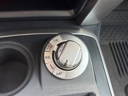 Used 2018 Toyota 4Runner Limited AWD/4WD image 17