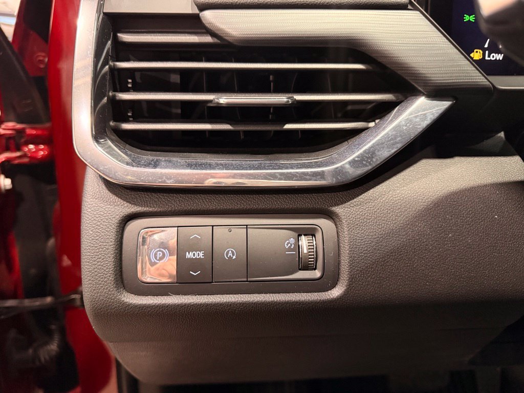 Used 2025 GMC Acadia Elevation w/ Elevation Premium Package FWD image 17