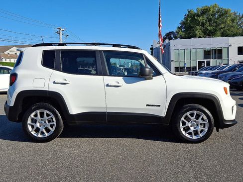Certified 2023 Jeep Renegade Latitude w/ Sun & Fun Group image 7