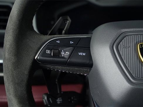 Used 2025 Lamborghini Urus SE image 52