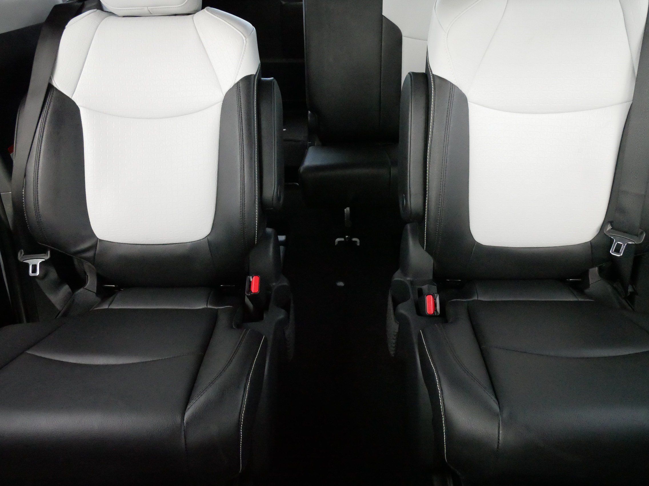 Certified 2026 Toyota Sienna XSE FWD image 13