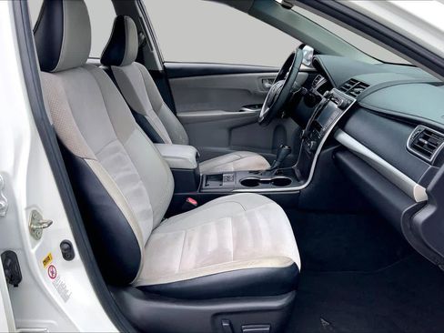 Used 2015 Toyota Camry XSE FWD image 9