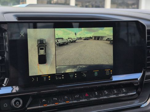 Used 2023 Chevrolet Silverado 1500 ZR2 w/ Technology Package AWD/4WD image 8