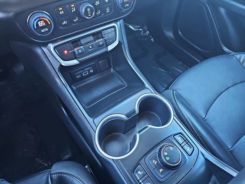 Used 2022 GMC Terrain SLT image 24