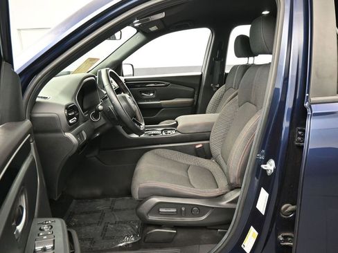Used 2025 Honda Pilot Sport image 11