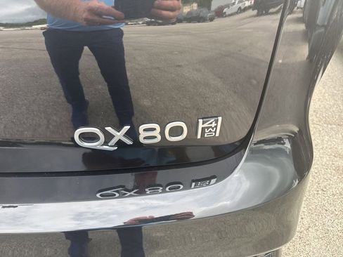 Used 2025 INFINITI QX80 Sensory AWD/4WD image 9