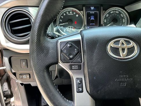 Used 2022 Toyota Tacoma SR5 AWD/4WD image 10