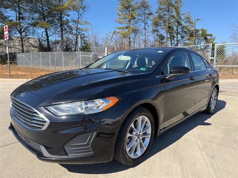 Used 2019 Ford Fusion SE image 1