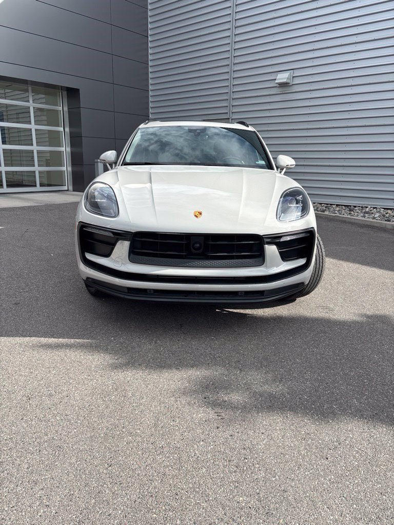 Used 2024 Porsche Macan AWD/4WD image 2