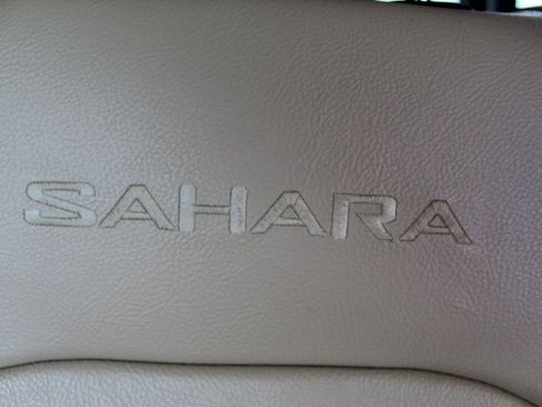 Used 2018 Jeep Wrangler Unlimited Sahara AWD/4WD image 45