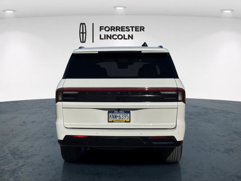 Used 2025 Lincoln Navigator Reserve image 4