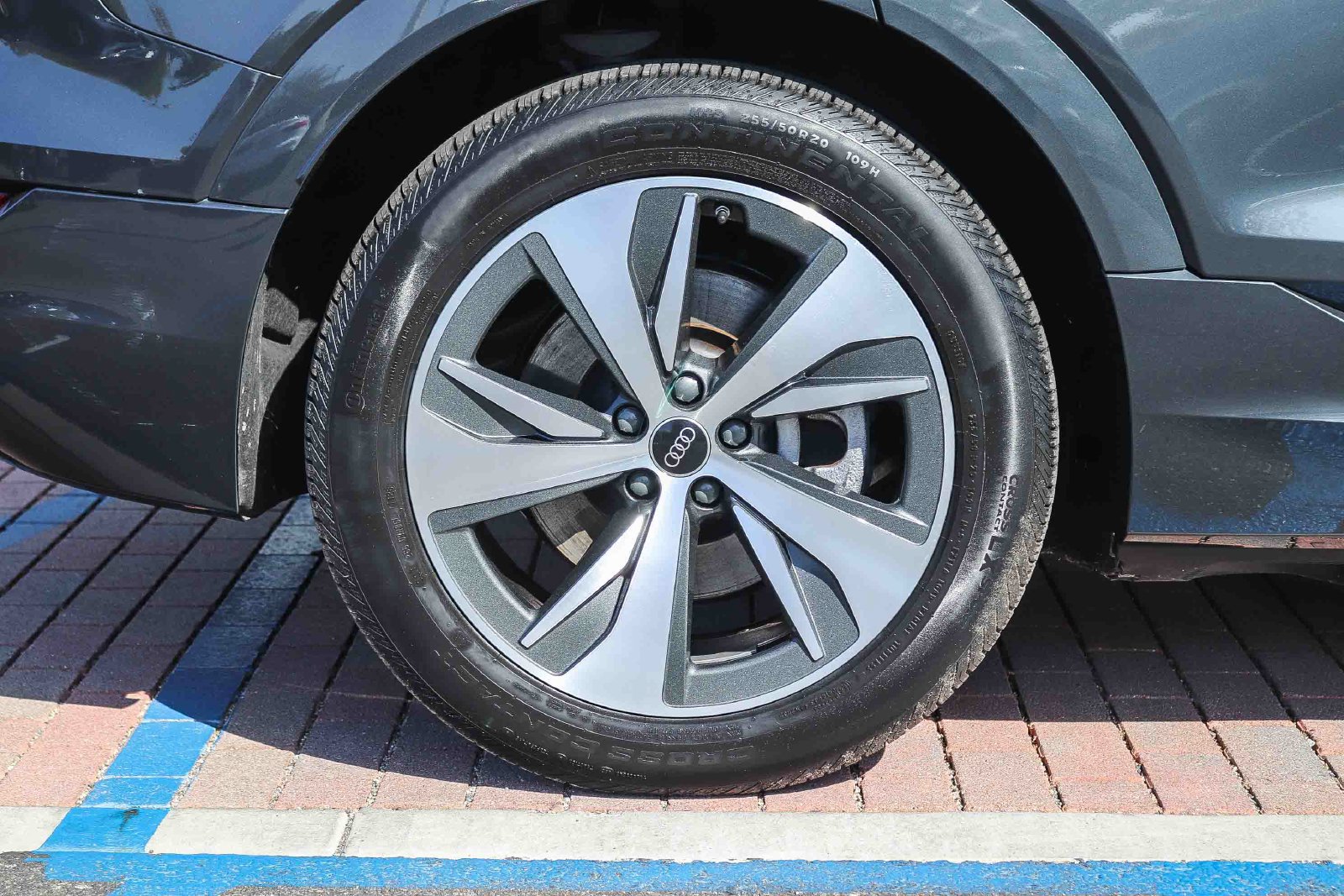 Used 2024 Audi Q8 e-tron Premium Plus AWD/4WD image 10