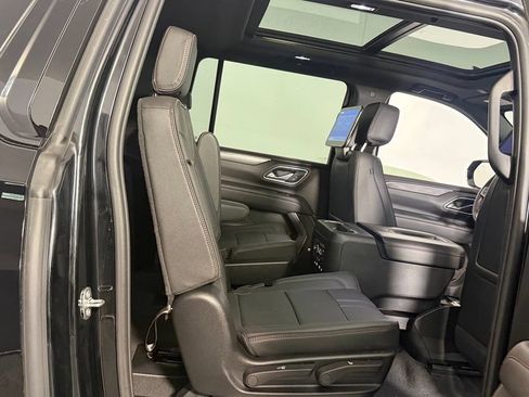 Used 2024 Chevrolet Suburban RST w/ Luxury Package AWD/4WD image 30