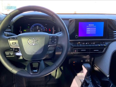 Used 2025 Toyota Camry LE w/ Convenience Package image 6