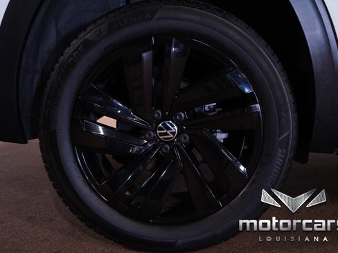 Used 2021 Volkswagen Atlas Cross Sport SE w/ 20" Black Wheels Package image 21