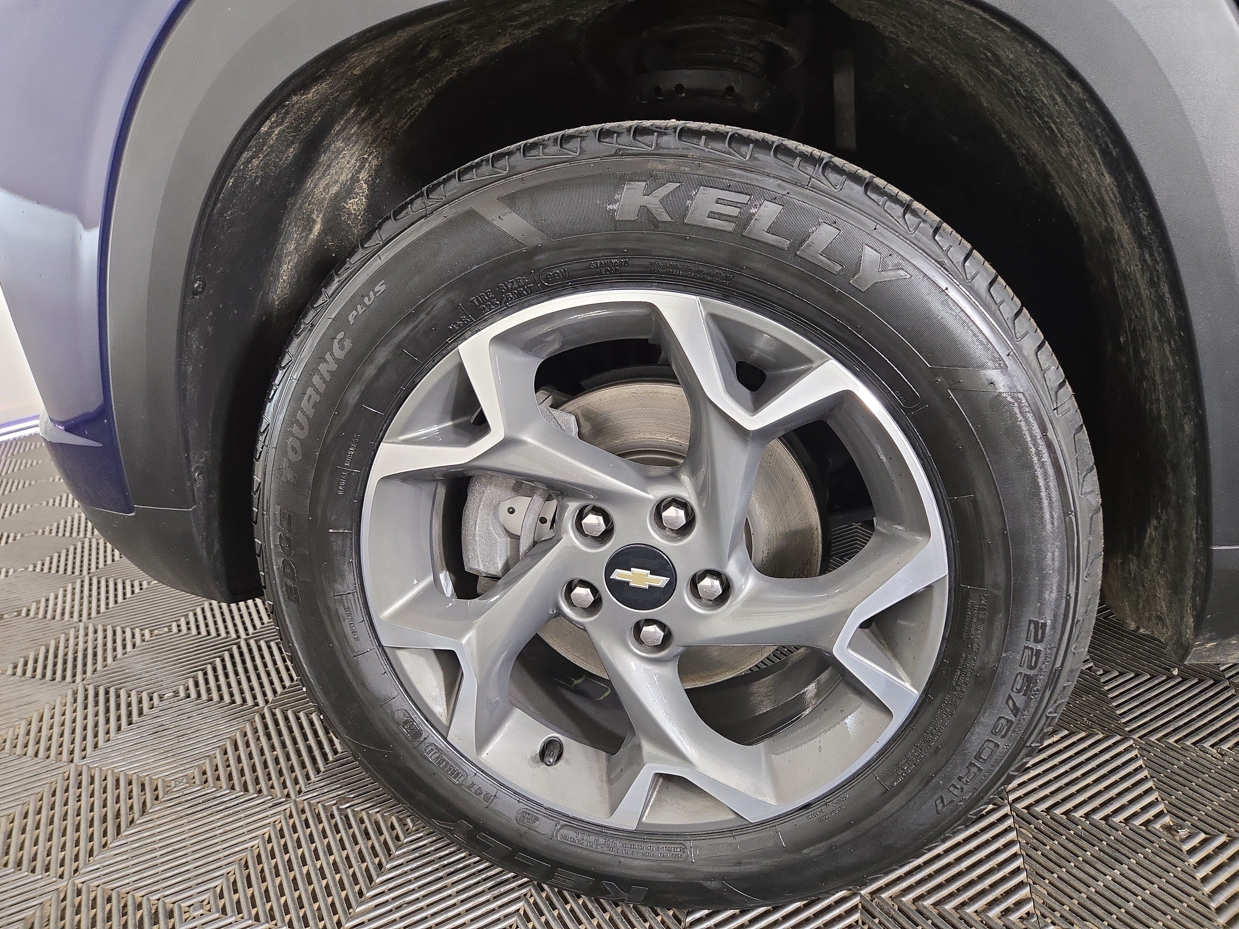 Used 2024 Chevrolet Trax LT w/ Driver Confidence Package FWD image 32