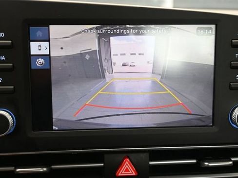 Used 2025 Hyundai Elantra SE FWD image 41