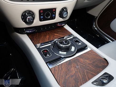 Used 2017 Rolls-Royce Dawn Convertible image 31