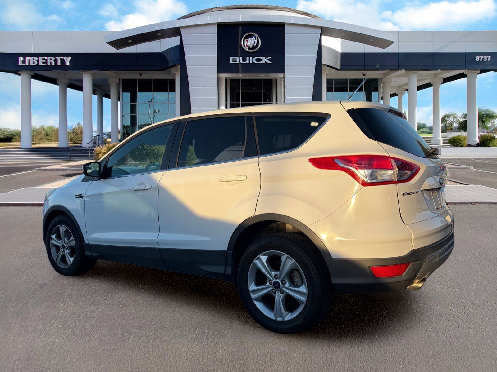Used 2016 Ford Escape SE FWD image 3