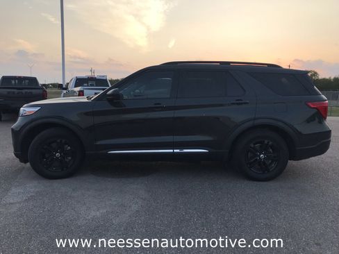 Used 2022 Ford Explorer XLT image 4