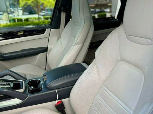 Used 2019 Porsche Cayenne Turbo image 13