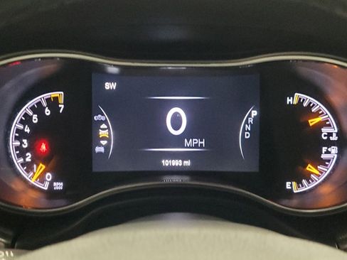 Used 2018 Jeep Grand Cherokee Altitude image 23