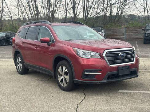 Used 2019 Subaru Ascent Premium image 3