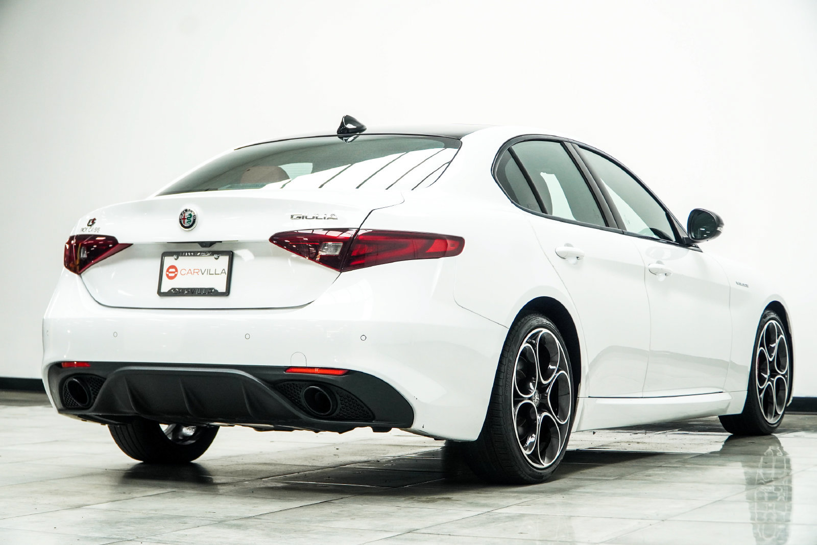 Used 2023 Alfa Romeo Giulia Veloce RWD image 14