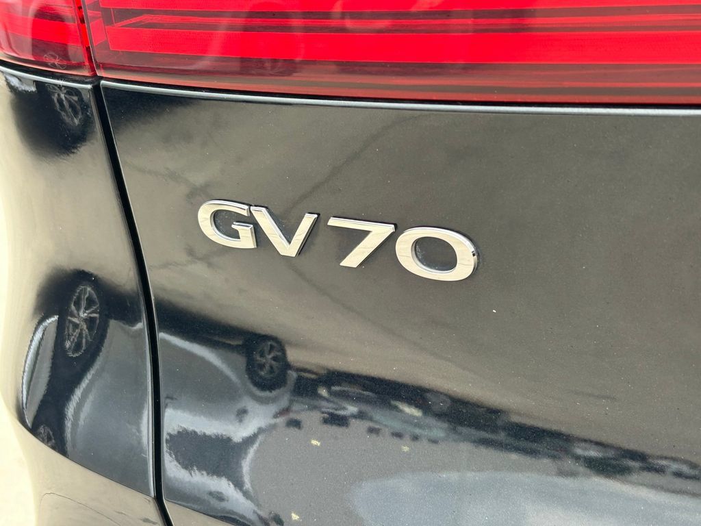 Used 2025 Genesis GV70 2.5T AWD/4WD image 12