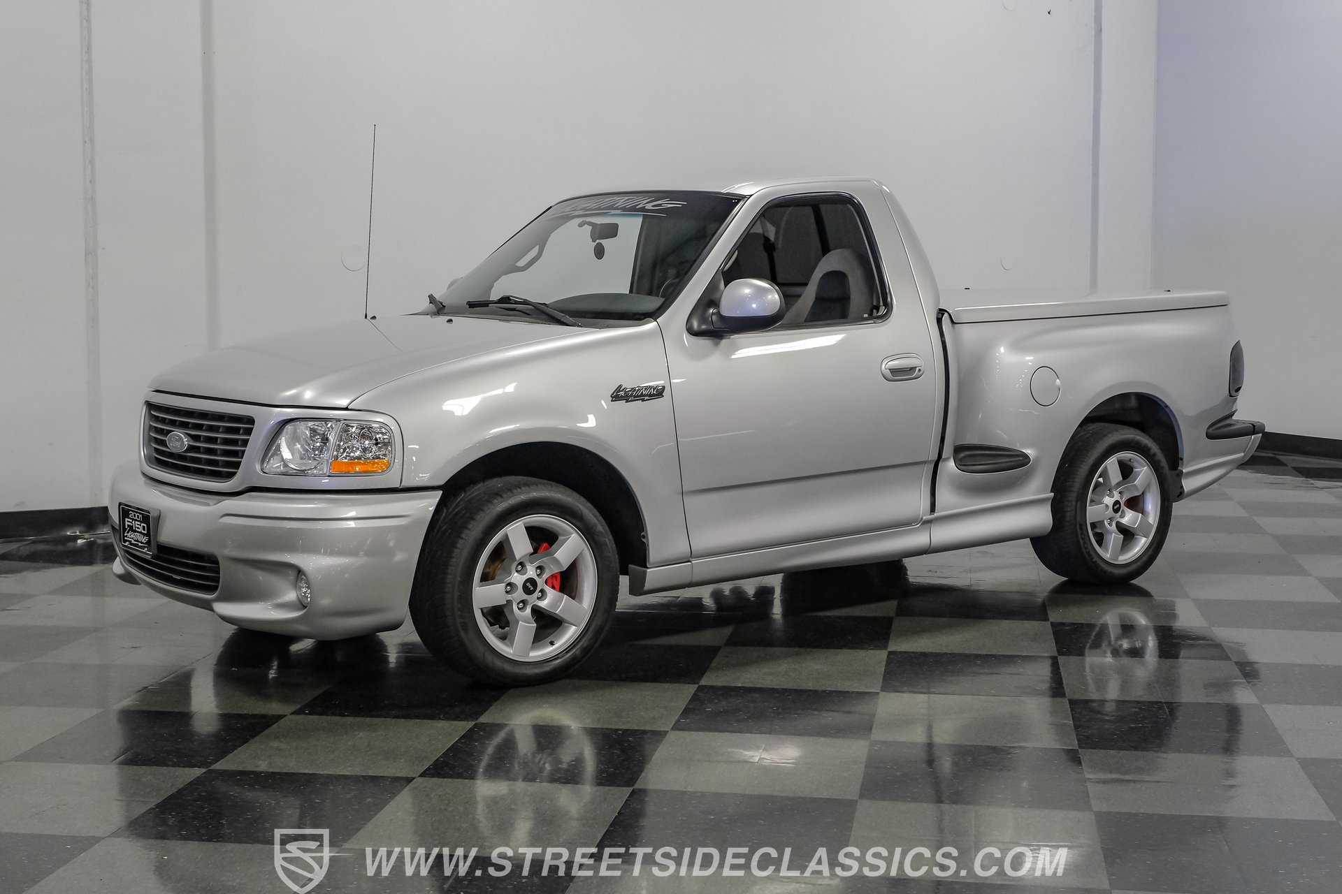 Used 2001 Ford F150 Lightning RWD image 6