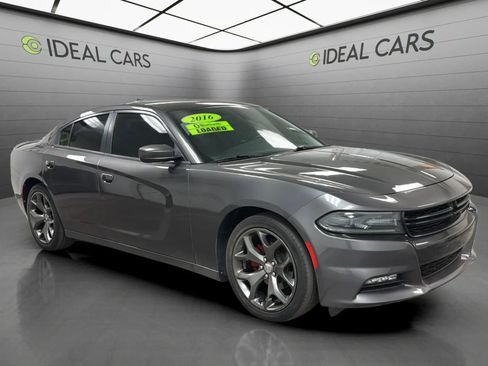Used 2016 Dodge Charger SXT w/ Rallye Group RWD image 3