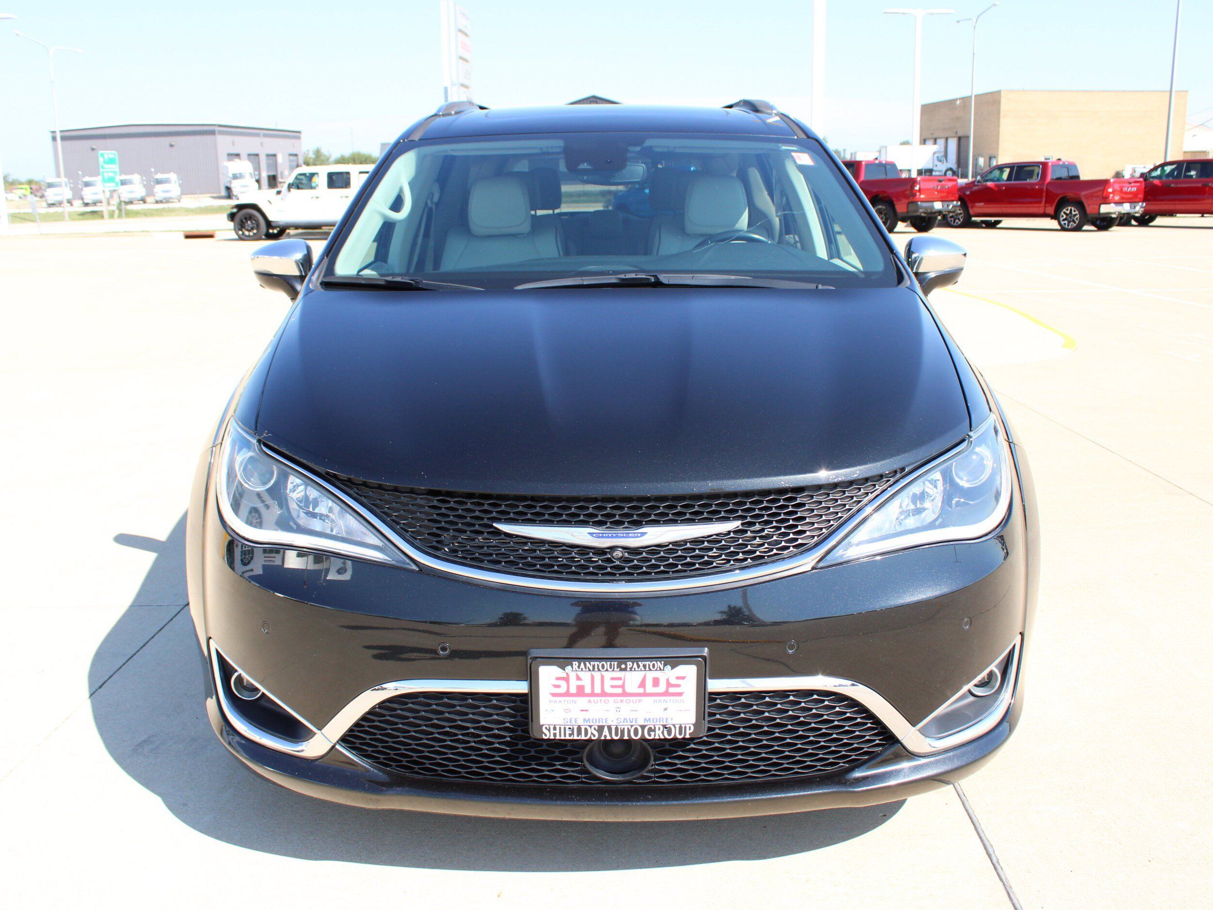 Used 2020 Chrysler Pacifica Limited w/ Tire & Wheel Group FWD image 8