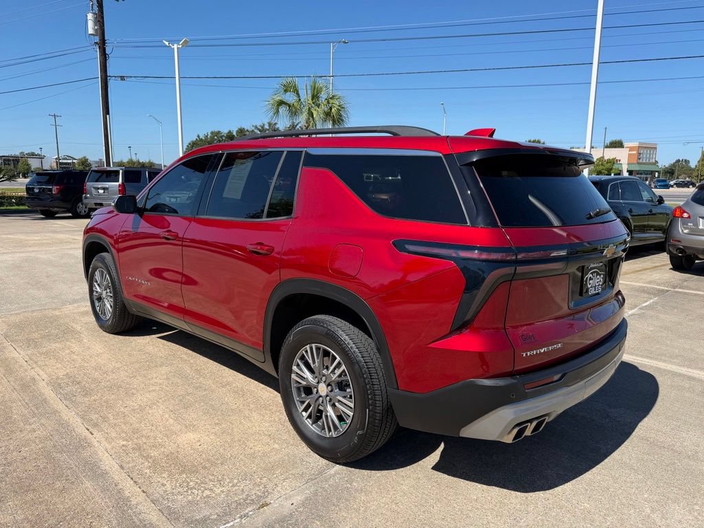Used 2025 Chevrolet Traverse LT FWD image 3