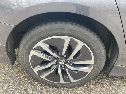 Certified 2022 Honda Accord Hybrid image 6