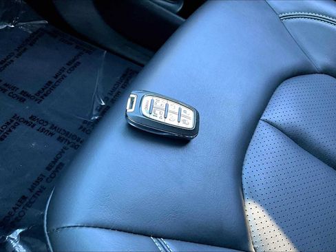 Used 2024 Chrysler Pacifica Limited FWD image 14
