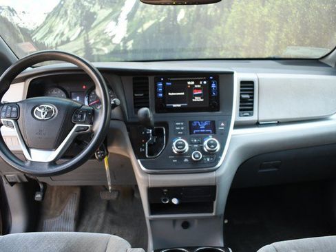 Used 2015 Toyota Sienna LE FWD image 18