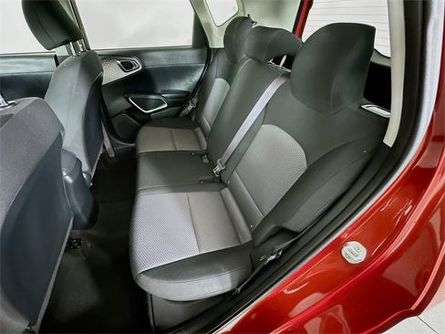 Used 2022 Kia Soul LX image 27