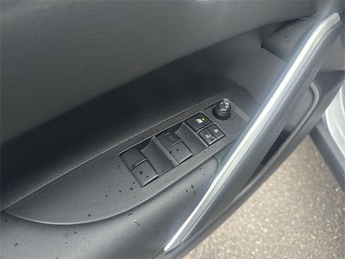 Used 2022 Toyota Corolla Cross XLE image 23